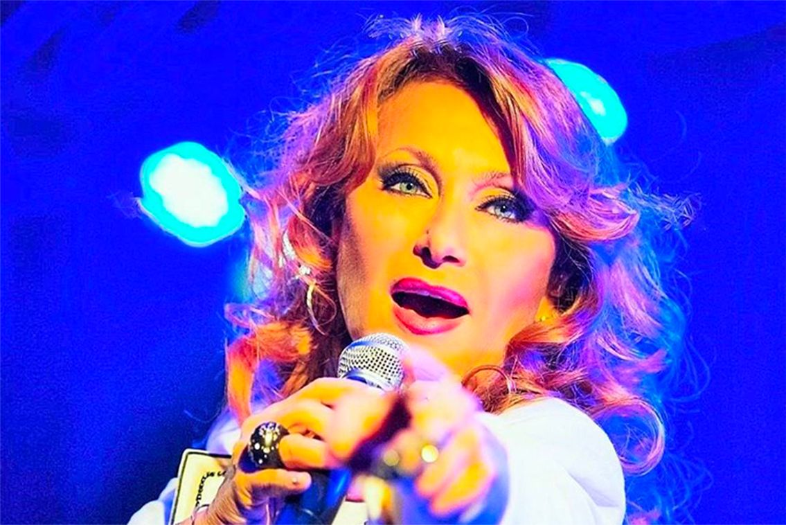 Photo de l'artiste Julie Pietri - Agence artistique Bia Production